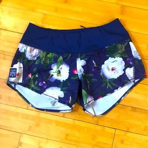 Oiselle Roga Shorts Moody Floral womens 4